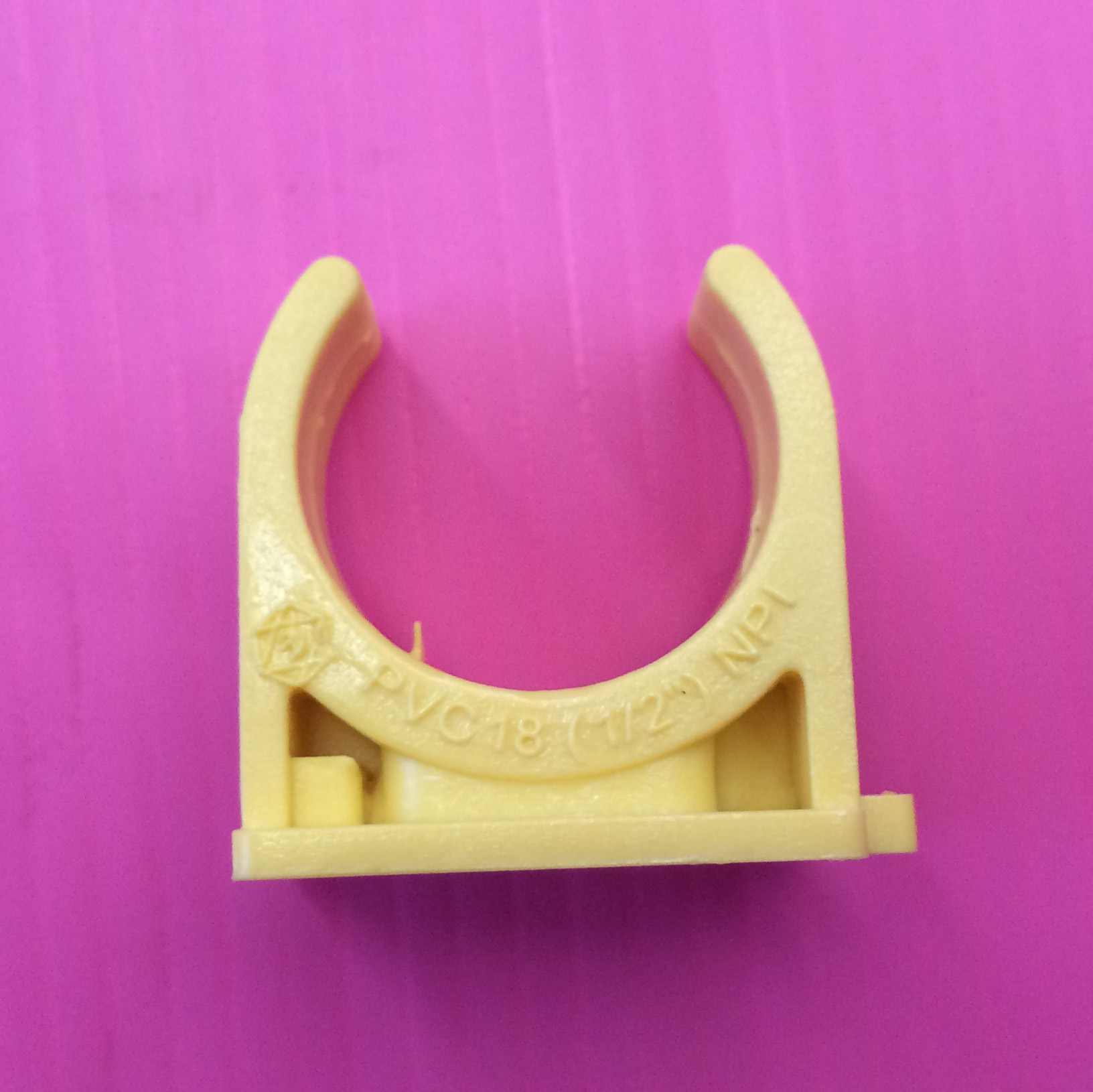 Yellow Pipe Clip 18 (1/2")